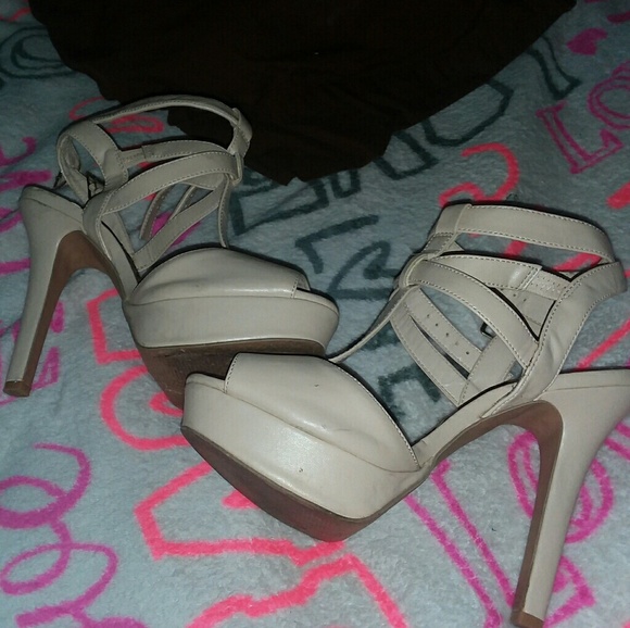 Heels - Picture 3 of 3